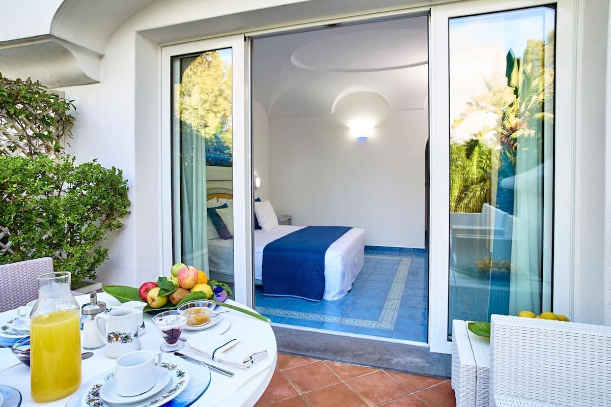 superior double room | minibar, in-room safe, desk, free wifi