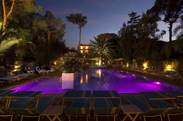 2 indoor pools, outdoor pool