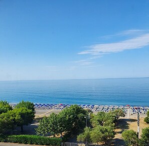 Private beach, sun-loungers, beach umbrellas, beach bar - Hotel Orion (Vibonati)