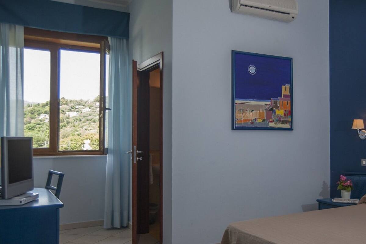 Classic Quadruple Room | Minibar, in-room safe, desk, bed sheets