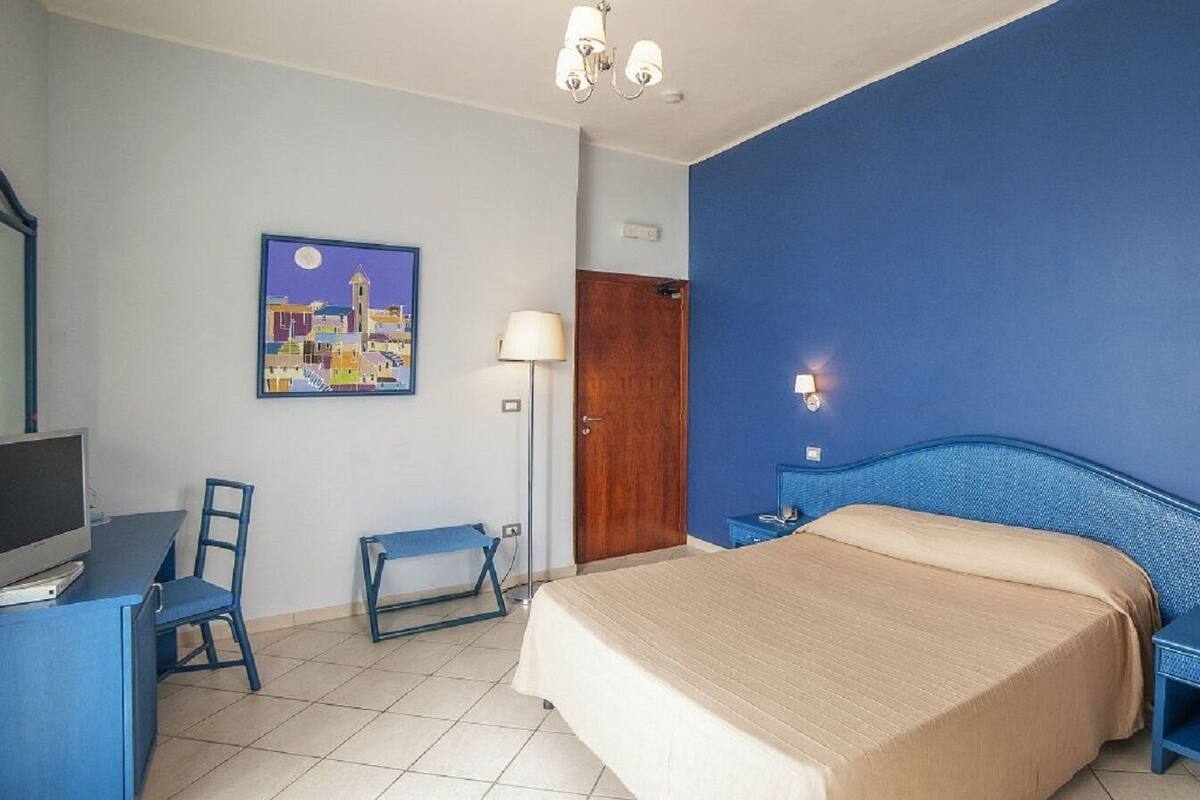 Superior Double or Twin Room, Balcony | Minibar, in-room safe, desk, bed sheets