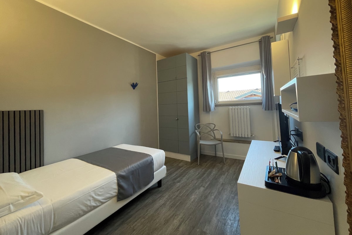 Chambre Simple Supérieure | Minibar, coffres-forts dans les chambres, bureau, rideaux occultants