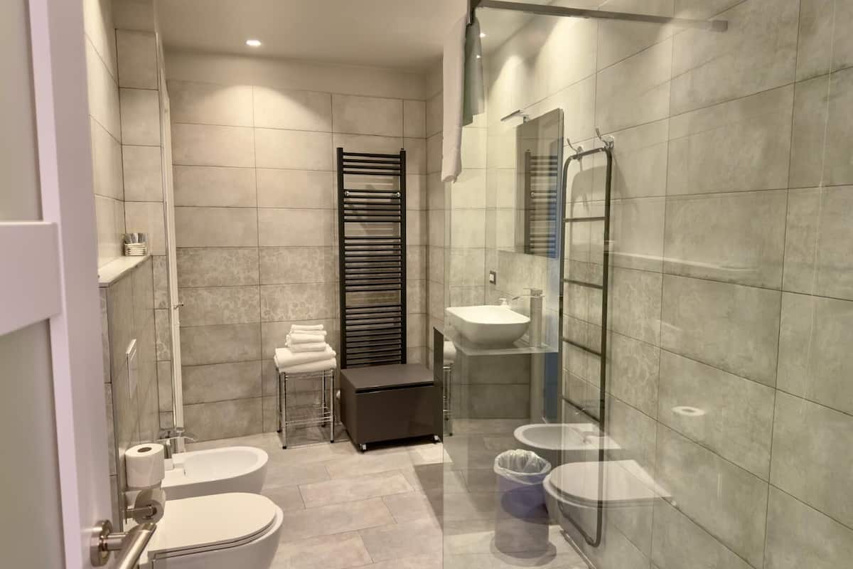 smart apartment | bathroom | free toiletries, hair dryer, towels