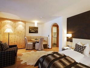 Appartement Deluxe, 1 chambre, balcon | Coin séjour