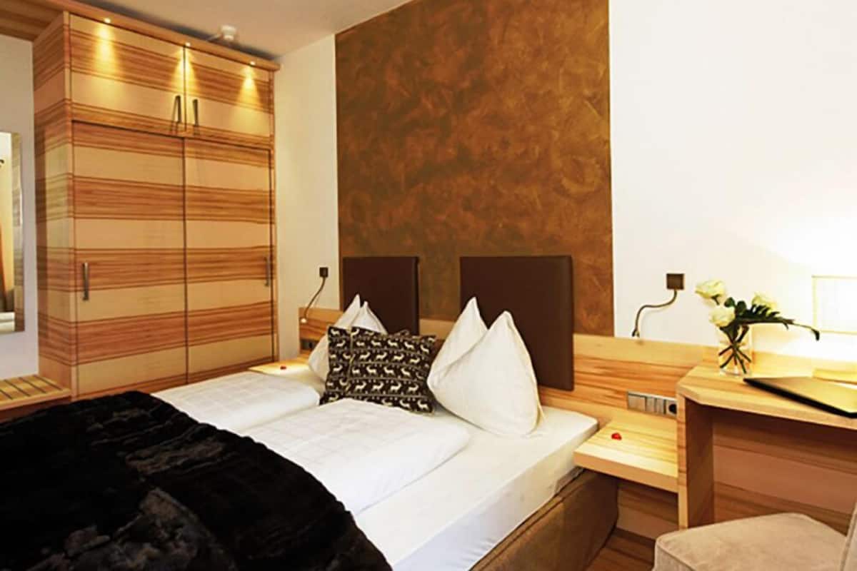 In-room safe, desk, free WiFi, wheelchair access