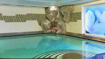 Indoor pool, sun loungers