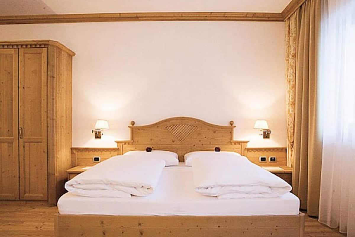 Executive Suite, 2 Bedrooms, 2 Bathrooms | In-room safe, desk, free WiFi, wheelchair access