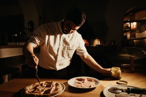Comida y bebida