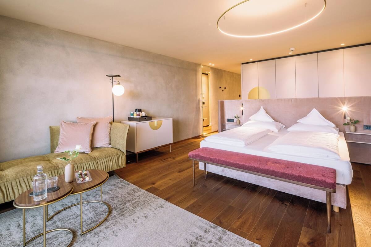1 bedroom, premium bedding, minibar, in-room safe