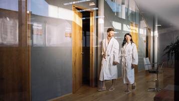 Espace de soins pour les couples, sauna, bain Ă remous, hammam