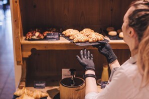 Free daily buffet breakfast  - Hotel Hohenwart (Schenna)