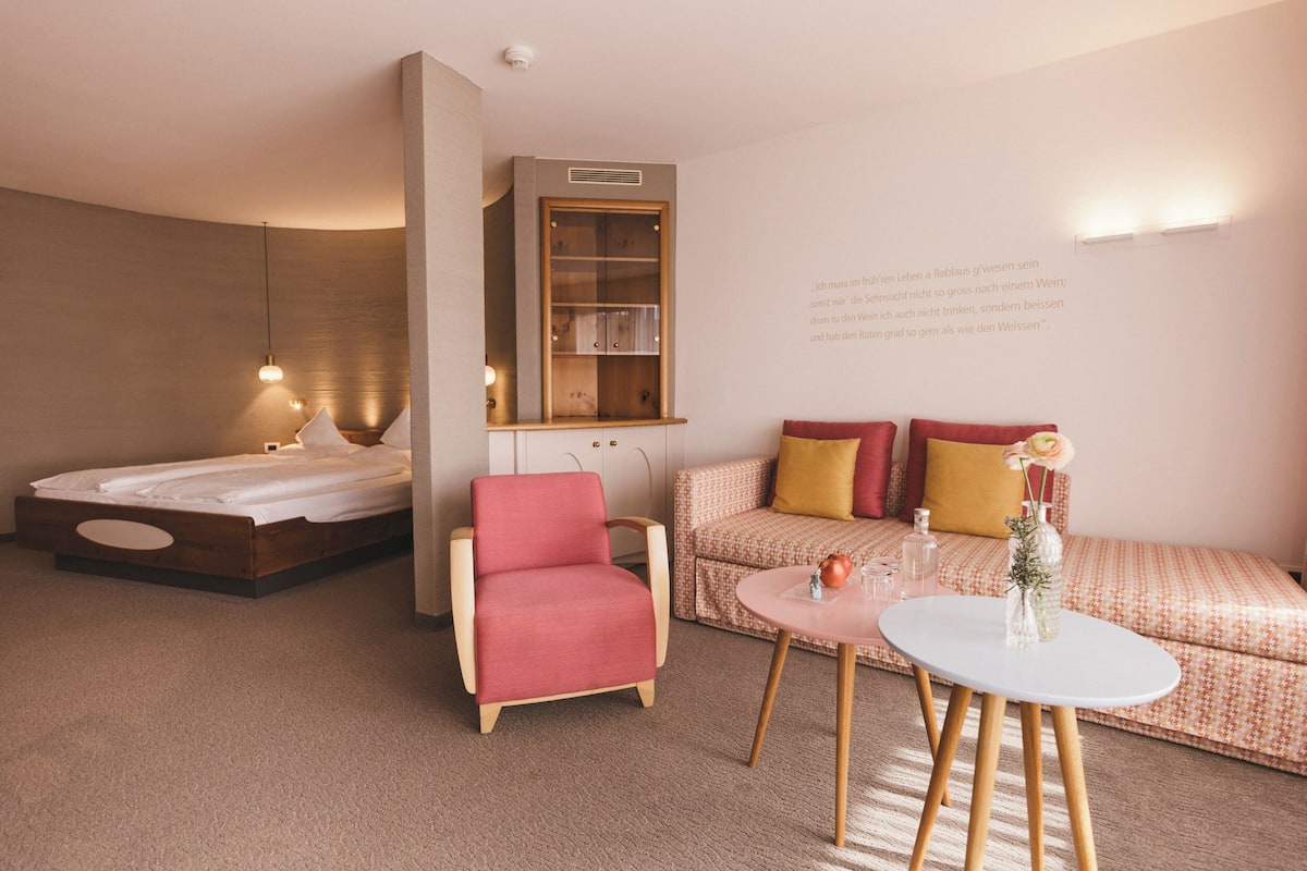 Deluxe Double Room, Balcony | 1 bedroom, premium bedding, minibar, in-room safe