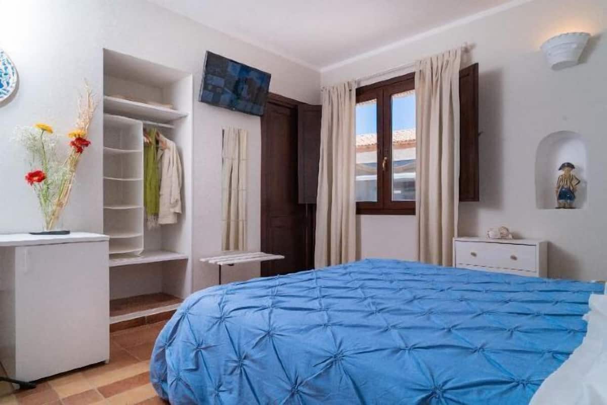 Minibar, in-room safe, individually furnished, desk