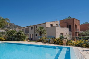 Indoor pool, seasonal outdoor pool, pool umbrellas, sun loungers
