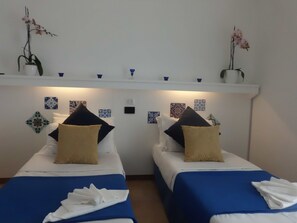 Escriptori, wifi gratuïta i roba de llit