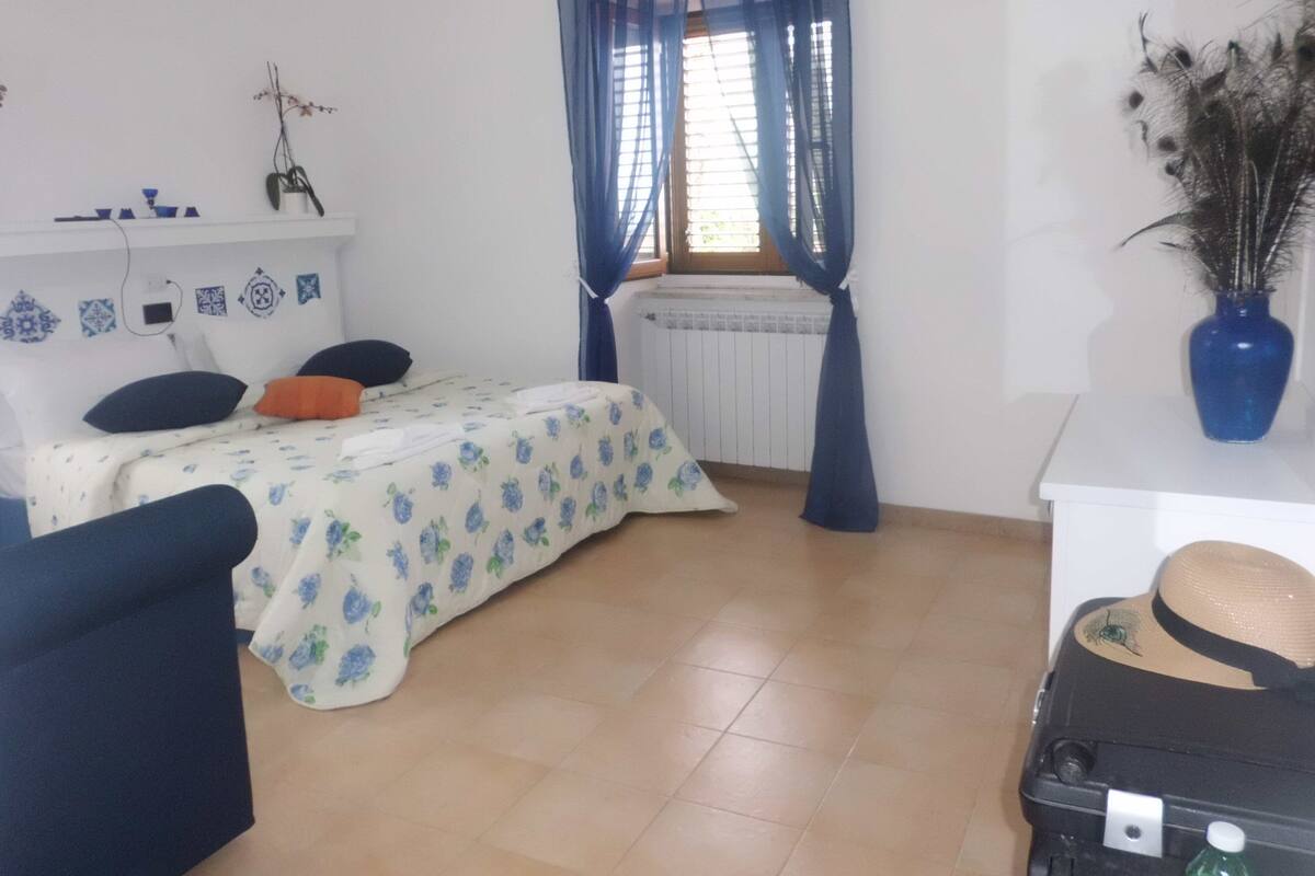 Habitació triple | Escriptori, wifi gratuïta i roba de llit