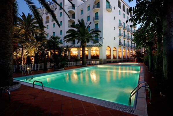 Seasonal outdoor pool