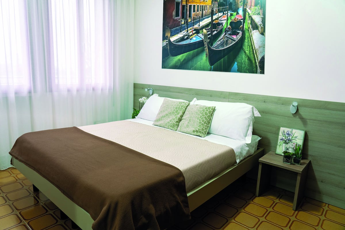 Premium bedding, in-room safe, free cots/infant beds, free WiFi