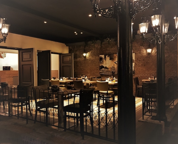 Daily buffet breakfast (EUR 9.95 per person)