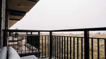 Comfort Room with duneview