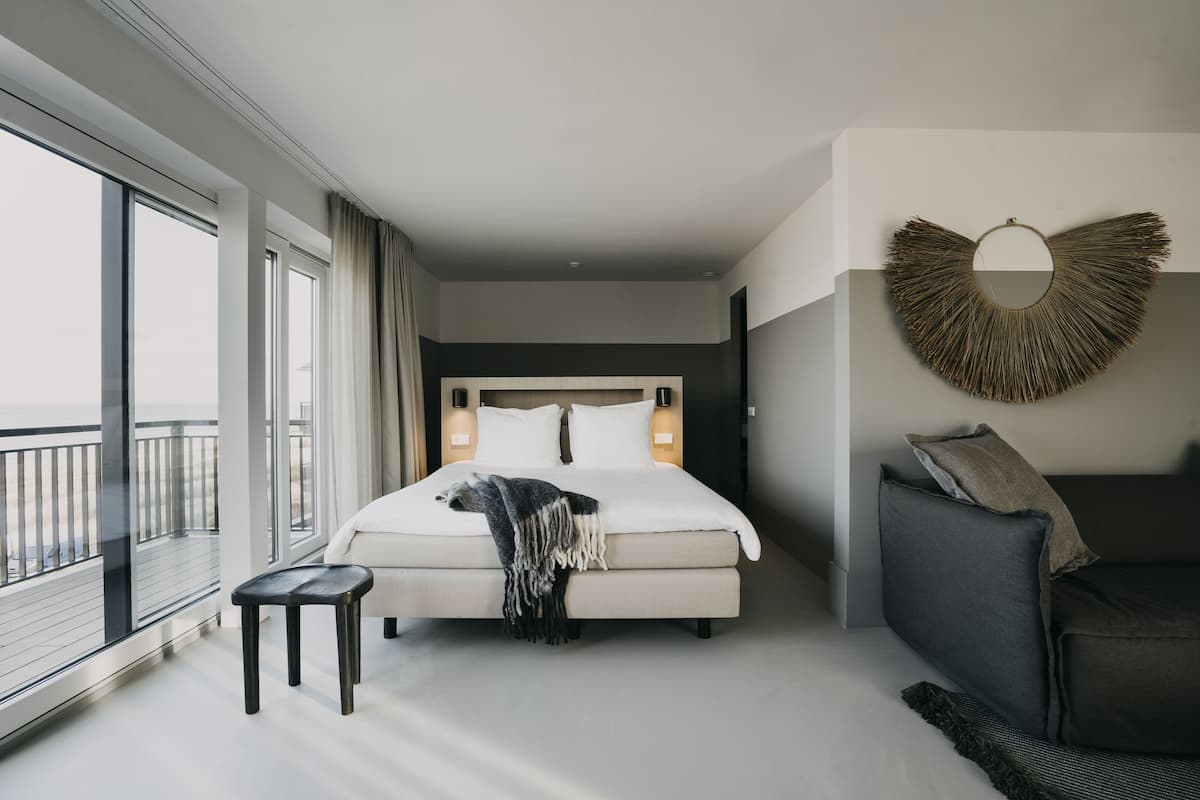 tower suite seaview | in-room safe, free wifi, bed sheets