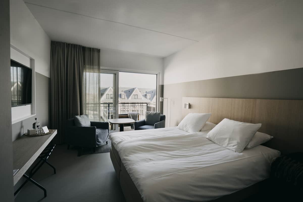 In-room safe, free WiFi, bed sheets