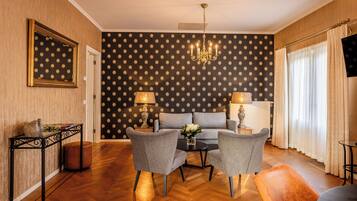 Minibar, in-room safe, blackout drapes, cribs/infant beds