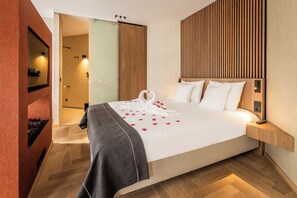 Minibar, coffres-forts dans les chambres, rideaux occultants