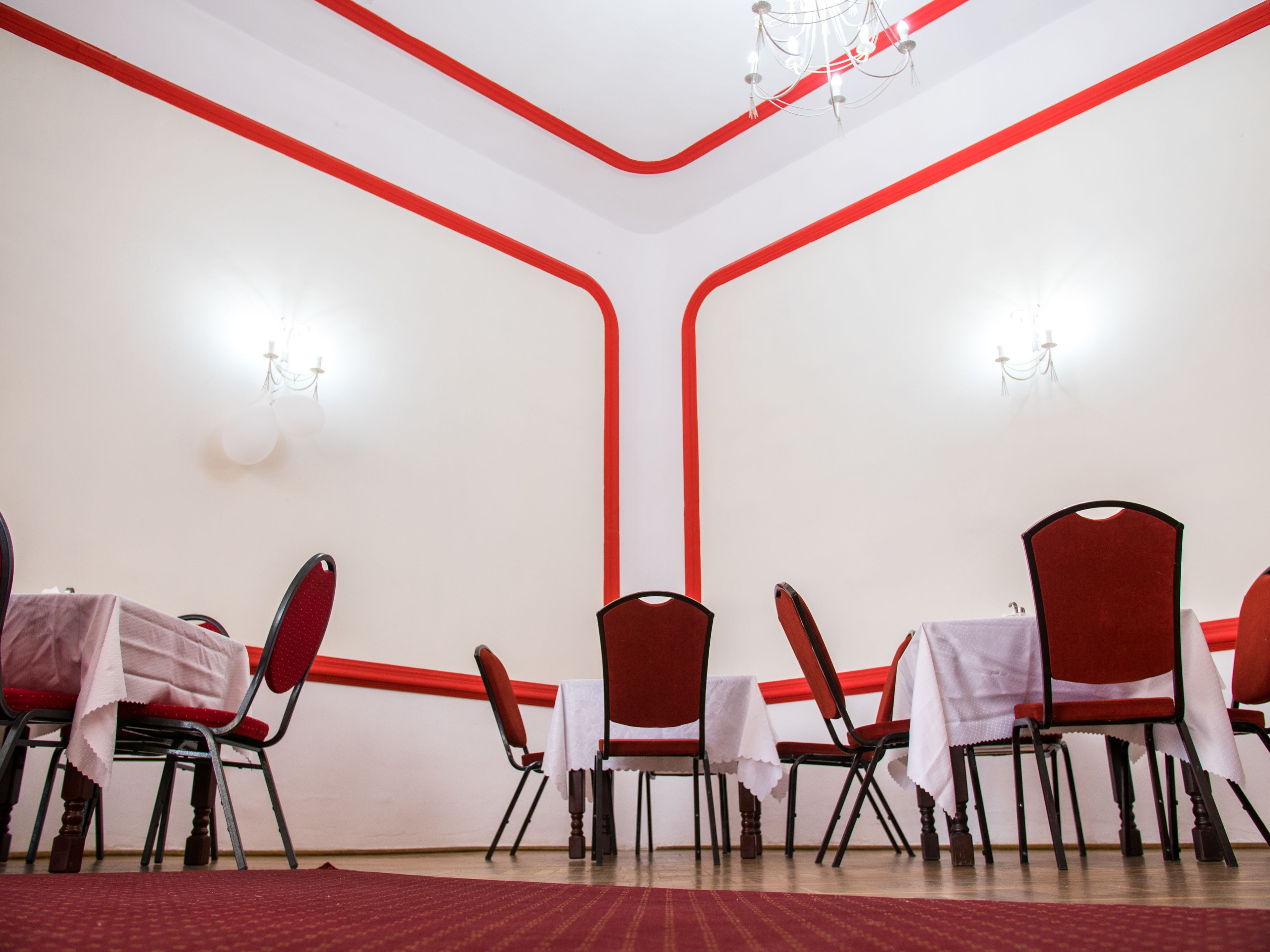 Daily buffet breakfast (PLN 18 per person)