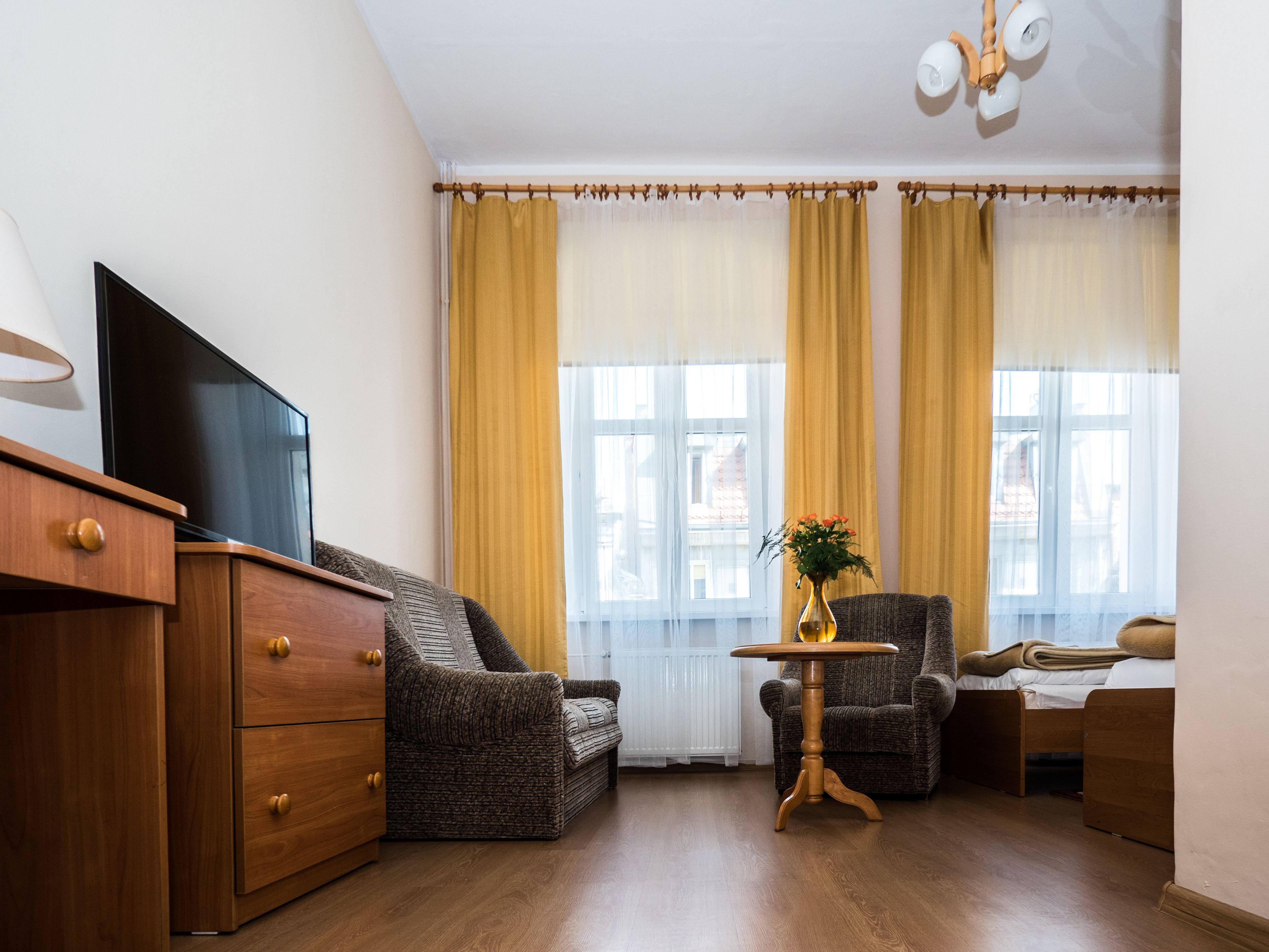 Standard Twin Room, City View | Living area | Flat-screen TV