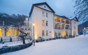 Front of property – evening/night - Hotel Impresja (Duszniki Zdroj)