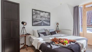 Kamar Twin Standar | Meja kerja, Wi-Fi gratis, dan seprai linen