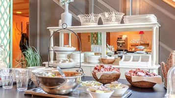 Daily buffet breakfast (EUR 19.50 per person)