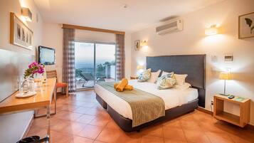 Doppel- oder Zweibettzimmer, Meerblick | Schreibtisch, laptopgeeigneter Arbeitsplatz, Bügeleisen/Bügelbrett