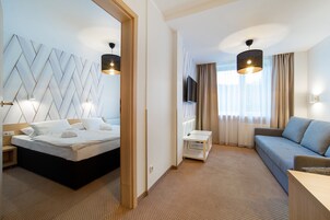 Ropa de cama de alta calidad, escritorio, wifi gratis y ropa de cama 