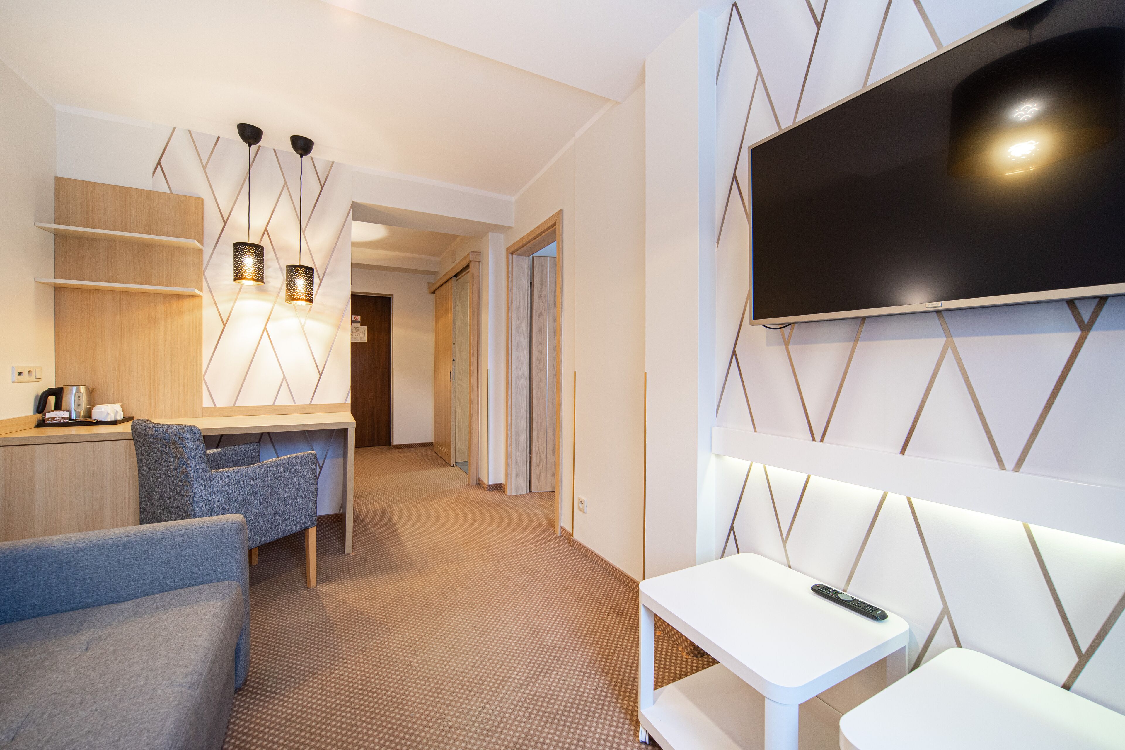 deluxe suite | 1 bedroom, premium bedding, desk, free wifi