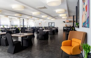 2 개의 레스토랑, 아침 식사, 저녁 식사 제공(폴란드 요리)