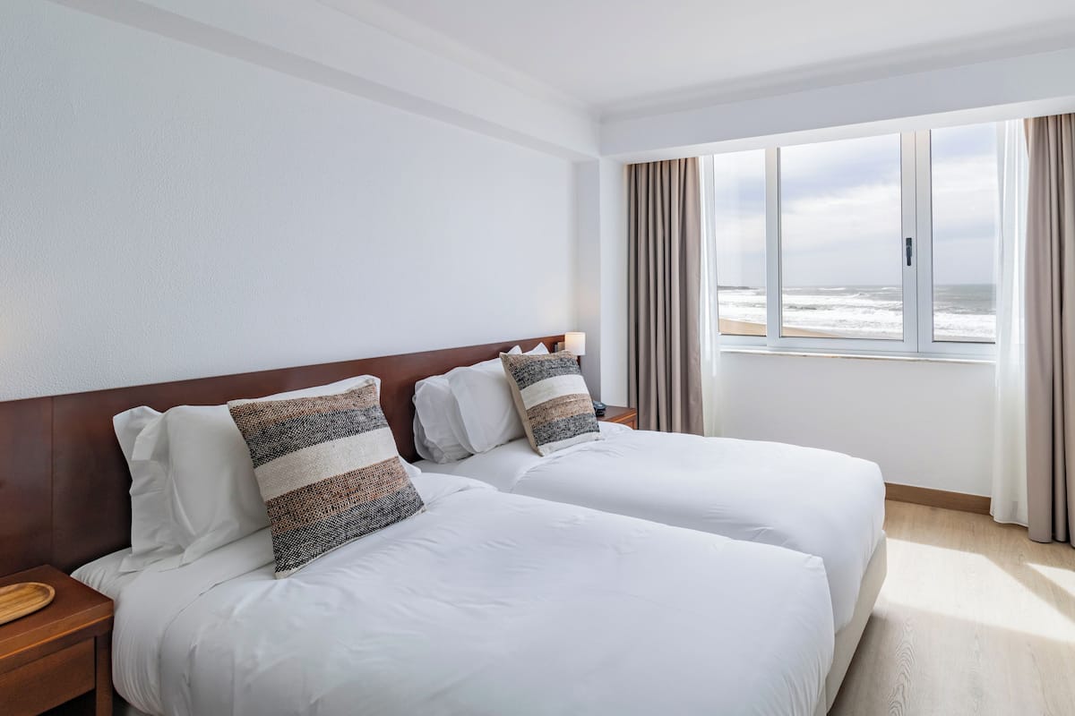 Hypo-allergenic bedding, in-room safe, desk, laptop workspace