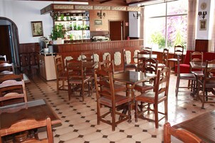 Se sirven almuerzos y cenas, cocina internacional