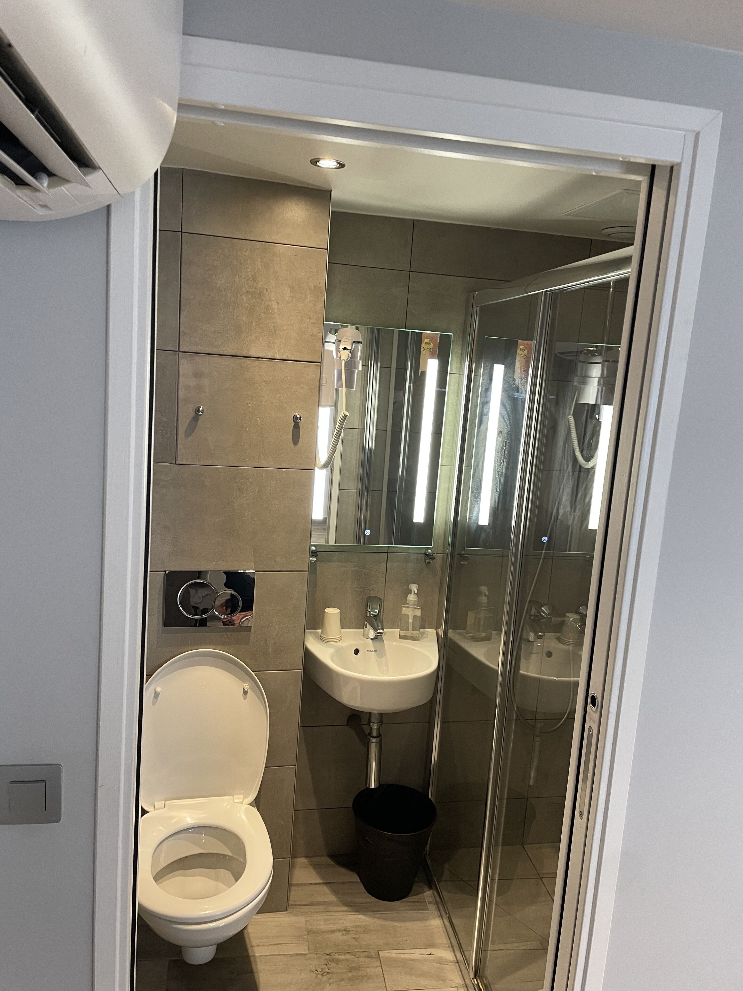 家庭房 | 浴室 | 吹风机,毛巾