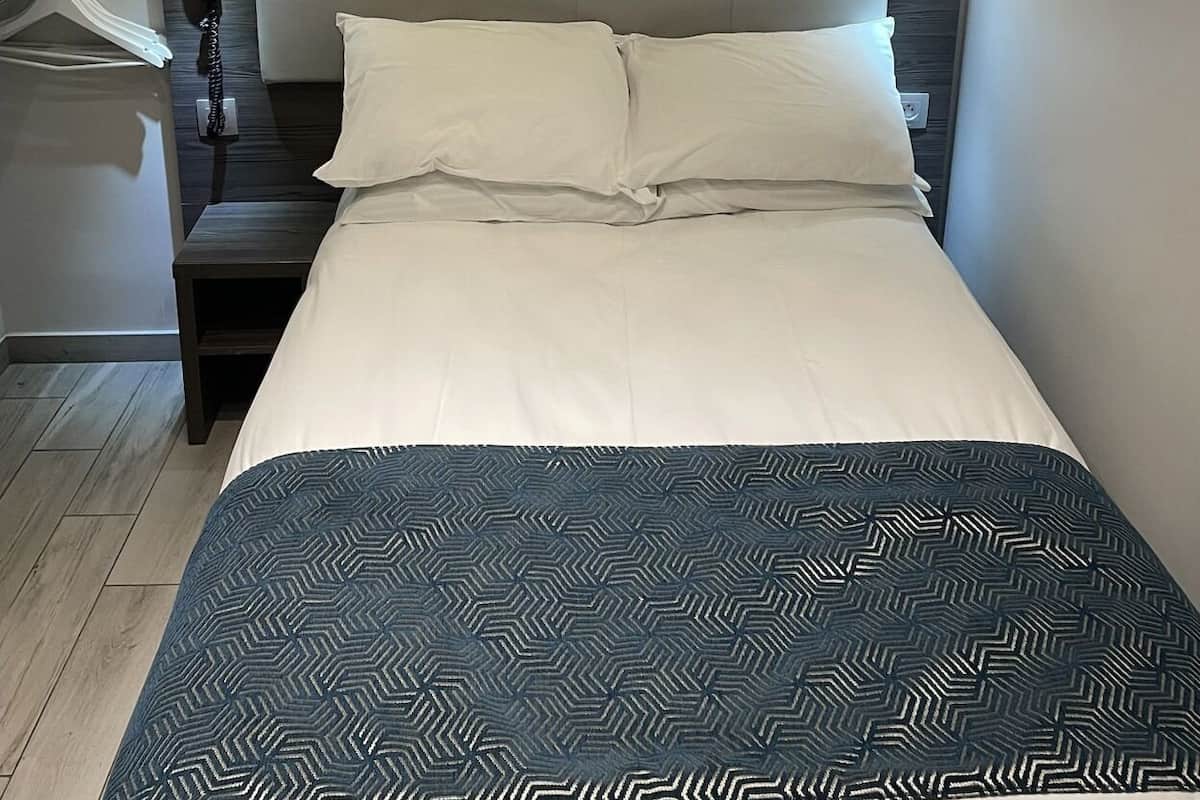 In-room safe, desk, soundproofing, WiFi (free)