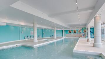 Indendørs pool, sæsonbestemt udendørs pool