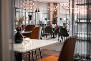 2 restauranter: frokost, lunsj, middag og brunsj serveres