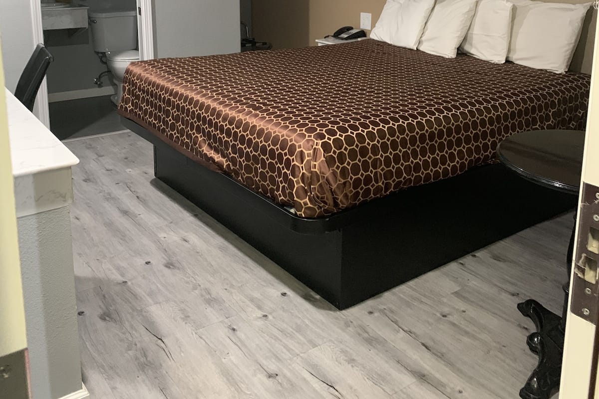 1 King Bed | 熨斗/熨衫板、免費 Wi-Fi、床單