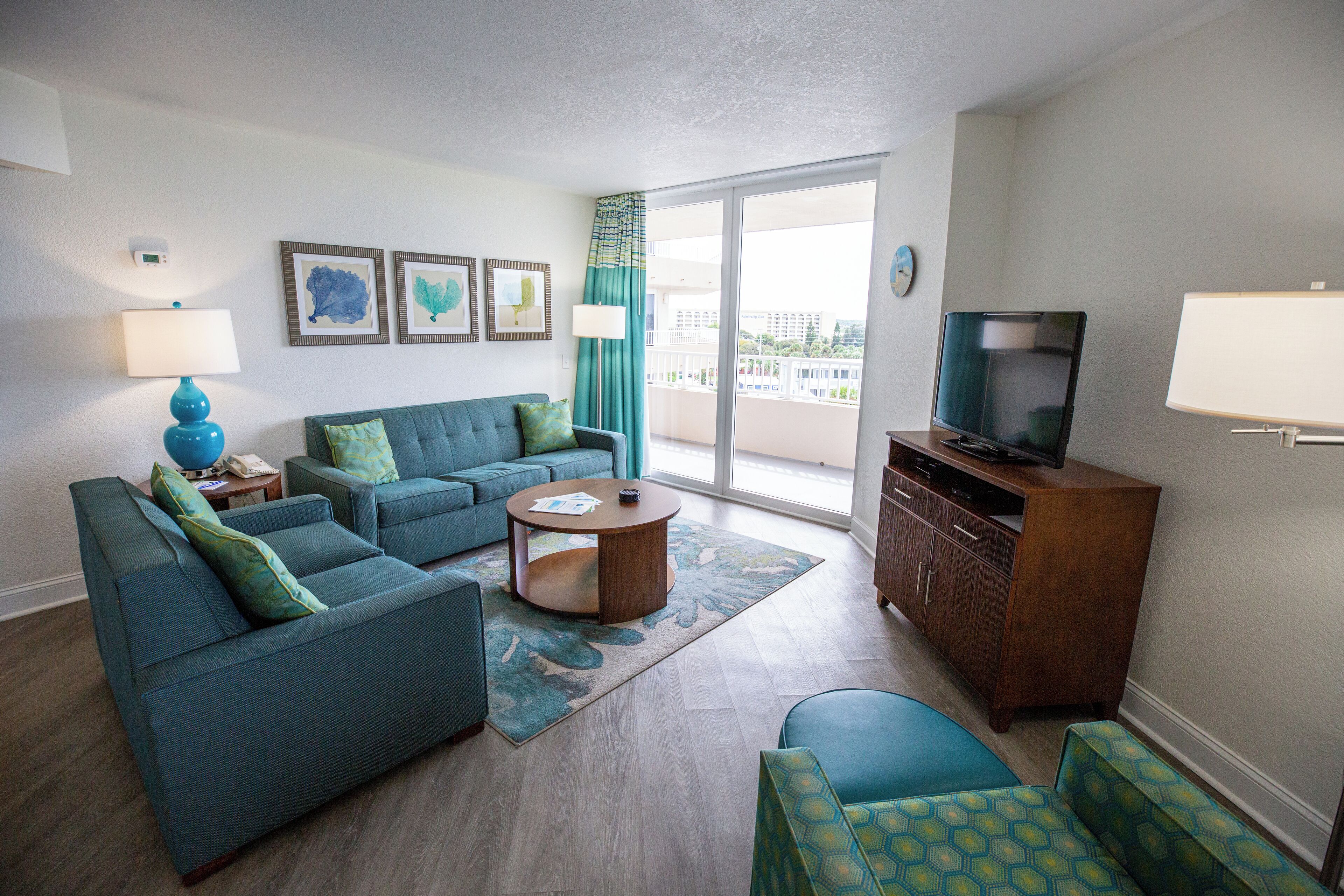 Apartment, 2 Schlafzimmer | Wohnbereich | 42-Zoll-Fernseher mit Kabelempfang, DVD-Player