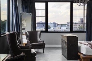 Manhattan Loft | リビング エリア | 薄型テレビ