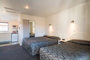 Twin Bed Studio | Private kitchen | Fridge, microwave, stovetop, coffee/tea maker - Annabelle Court Motel (Christchurch)