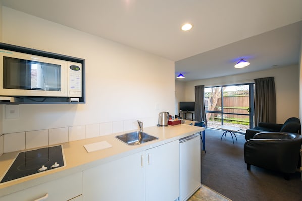 Two Bedroom Unit | Private kitchen | Fridge, microwave, stovetop, coffee/tea maker - Annabelle Court Motel (Christchurch)