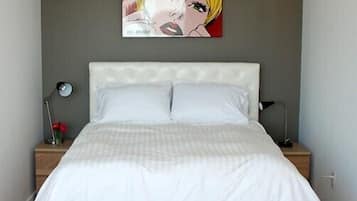 Studio Apartment | Iron/ironing board