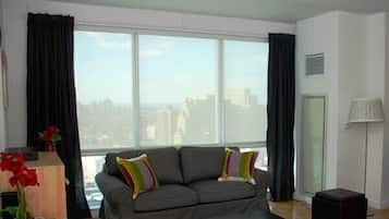 Studio Apartment | Living room | Flat-screen TV, iPod dock
